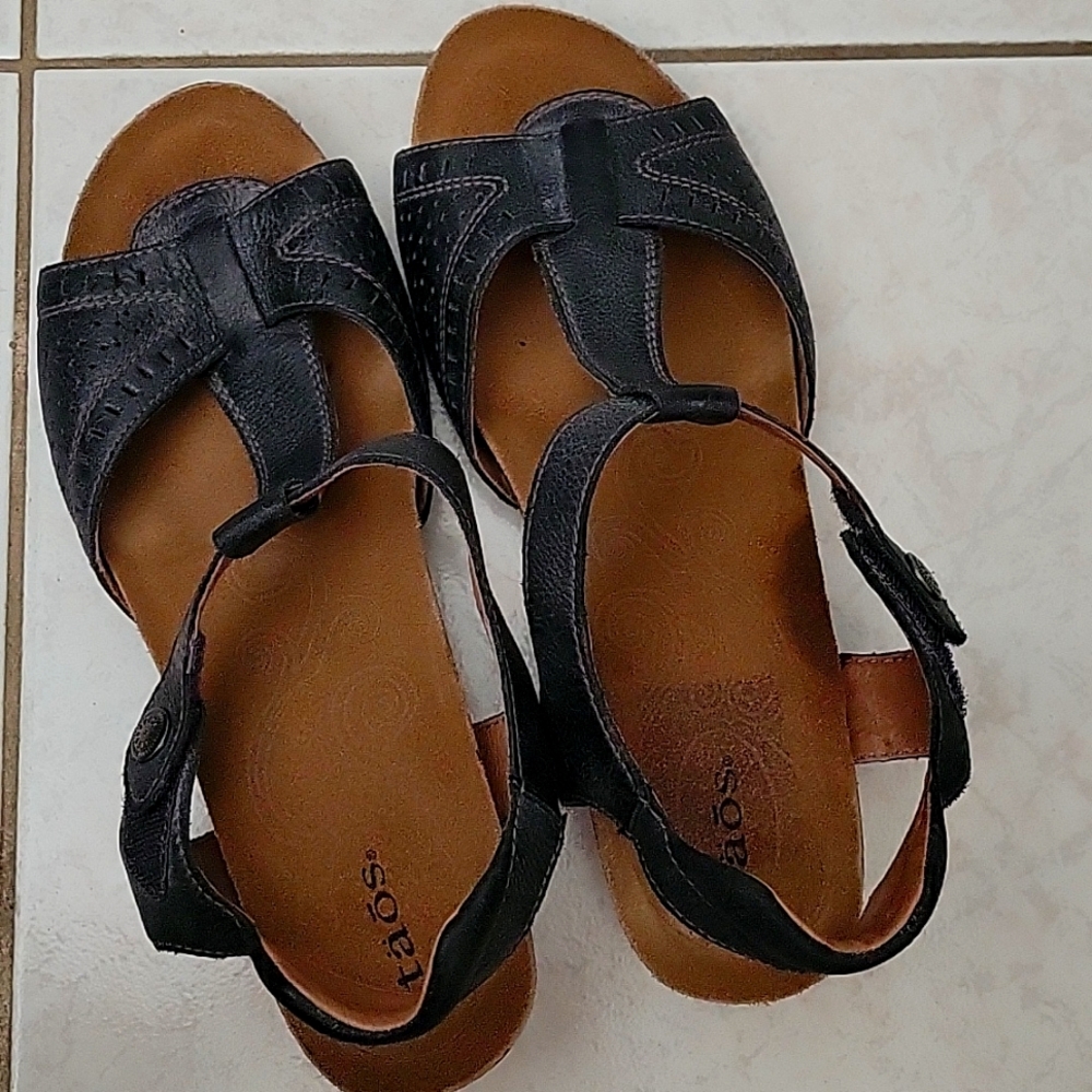 Open toe leather sandal